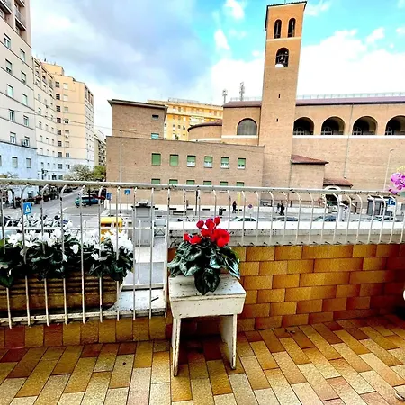 公寓 Lucens Domus Quartiere Trieste - Vicino Metro B1 -